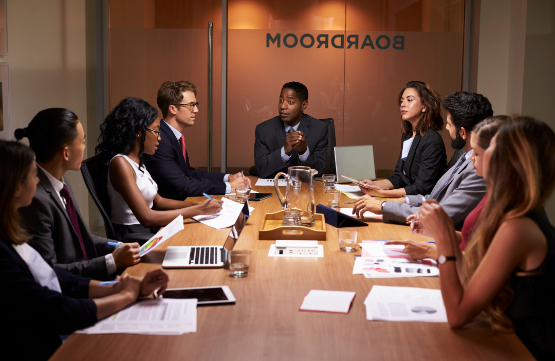 Leadership team aligning workforce flexibility with governance strategy