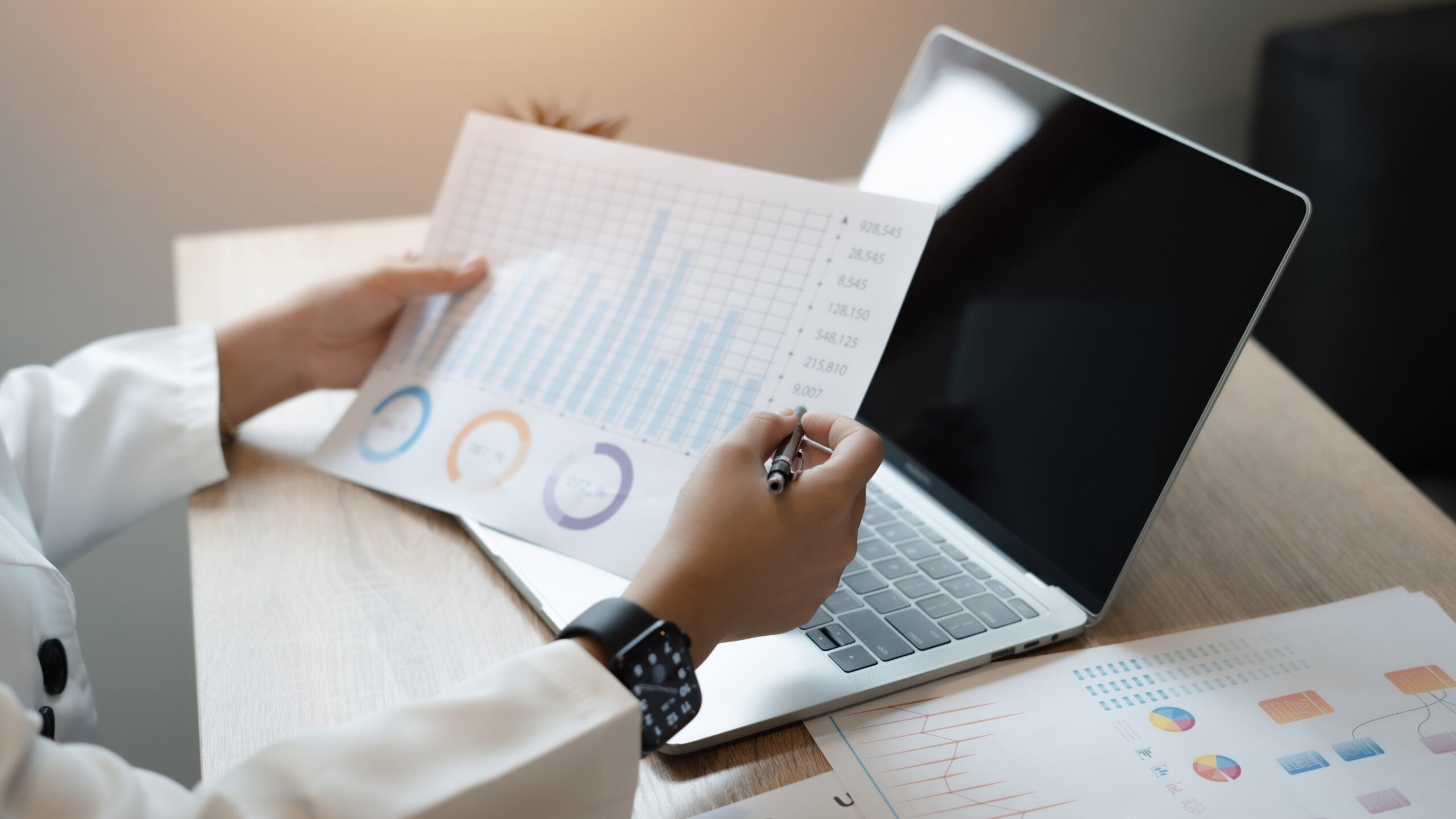 Close-up of recruiting analytics dashboard displaying time to fill and offer acceptance rate metrics.